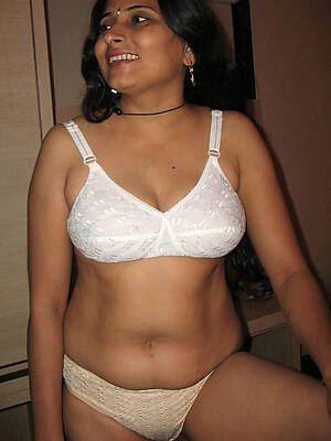 lovely mature indian porn pics