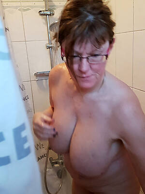 unconforming hd mature wife shower