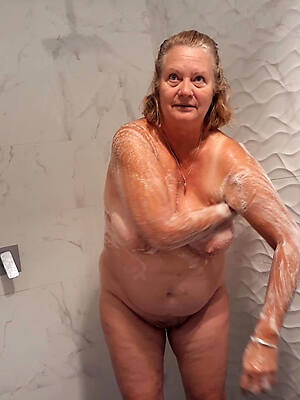 naked pics be advisable for full-grown shower