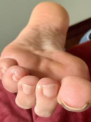 mature milf feet pics