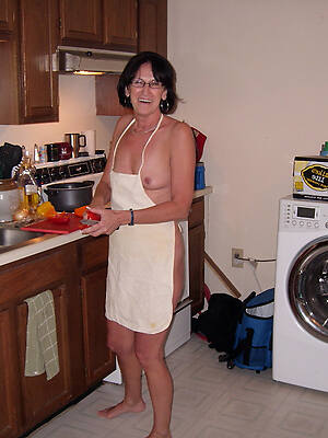 wild adult housewives