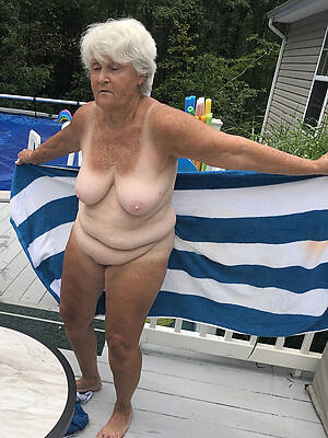 mature sexy grannies flaunts her pussy