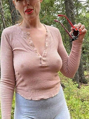 hot matured women cameltoe teasing us