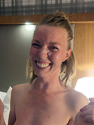 free porn pics of sexy mature milf facial