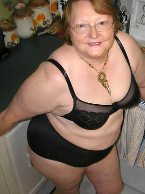 old hot women posing nude