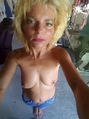 naked beauty mature selfie descry thru
